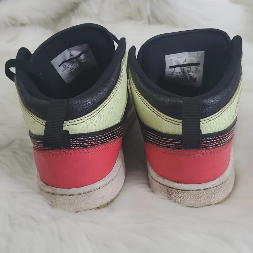 Nike Air Jordan Sneakers Shoes unisex leather size 2Y - Picture 4 of 8
